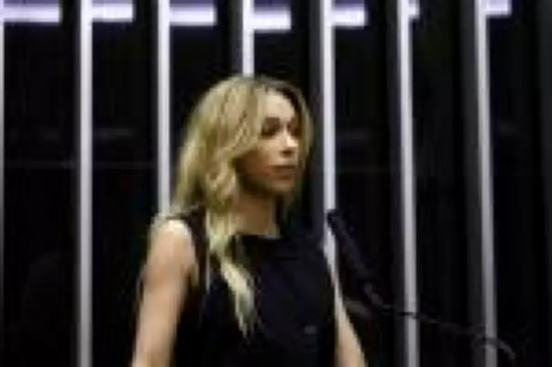 Juiz rejeita ação contra Erika Hilton e vê 'perseguição política' em processo de ONG