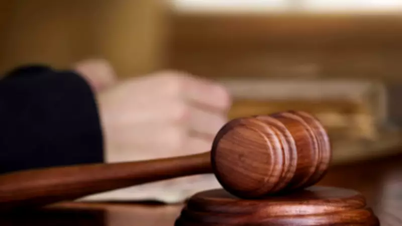 Justiça absolve PMs que mataram homem desarmado em Santos