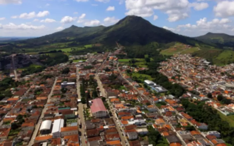 Justiça condena médico e ex-diretora por fraudar consultas em Carmo do Rio Claro