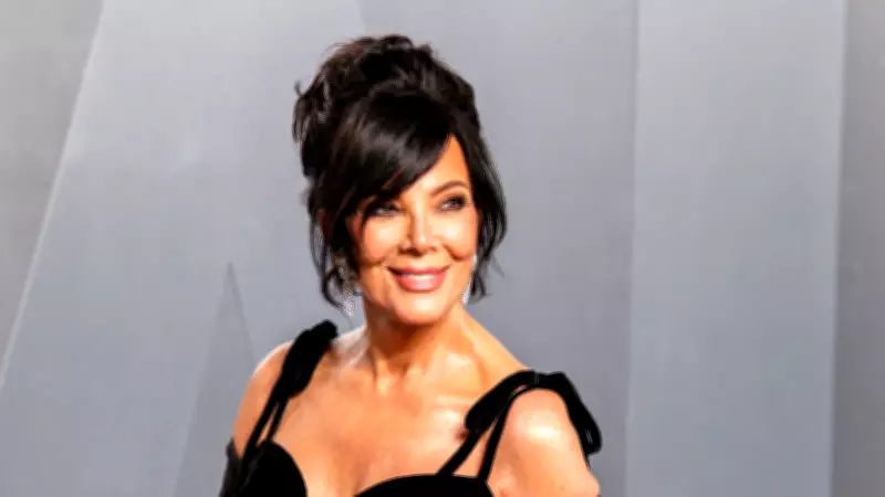 Kris Jenner exibe novo visual após cirurgia estética de 100 mil dólares nos EUA