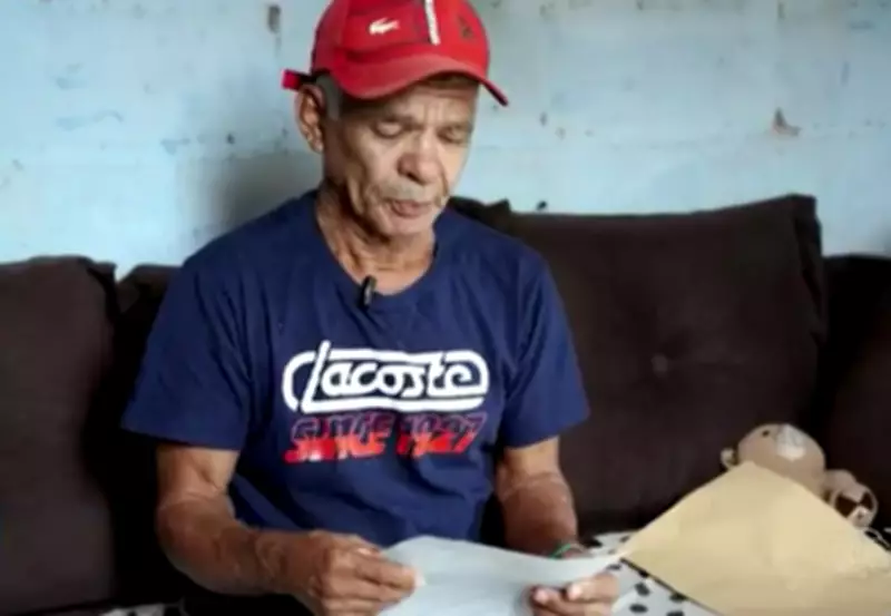 Lavrador vive 10 anos como 'morto' oficial após erro em registro e incêndio