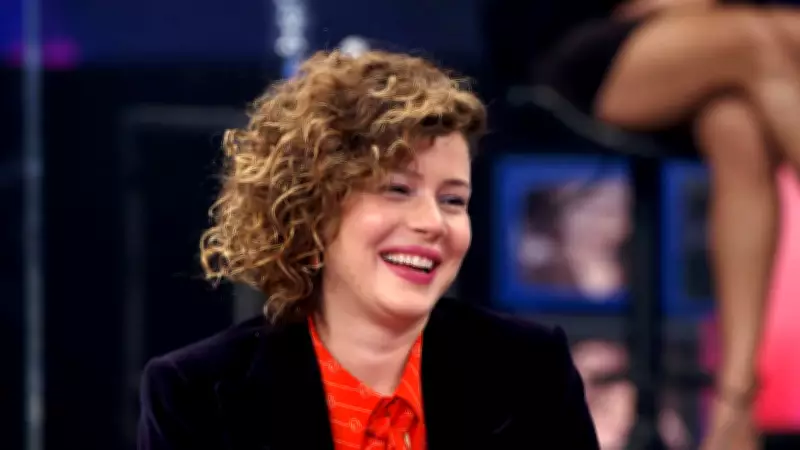 Leandra Leal revela ciúmes da filha por cenas de beijo e fala sobre educação antirracista