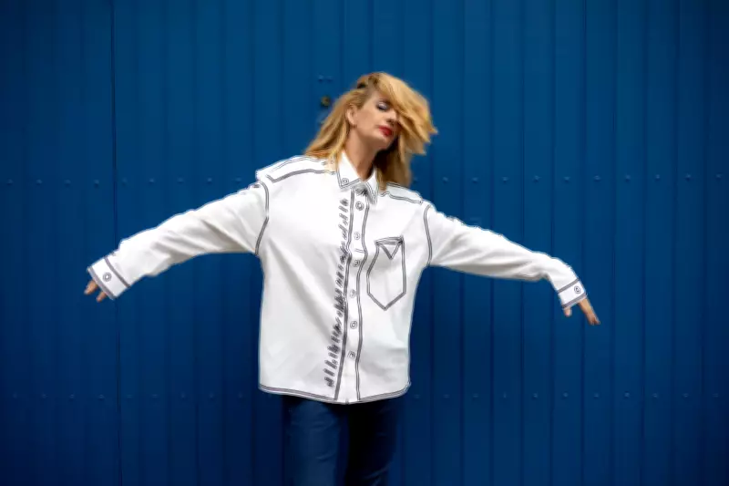 Letrux lança quarto álbum solo 'Sad Sexy Silly Songs' com sonoridade minimalista