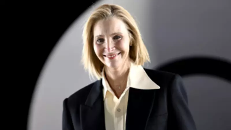 Lisa Kudrow revela que se sentia esquecida como 'a sexta amiga' em Friends