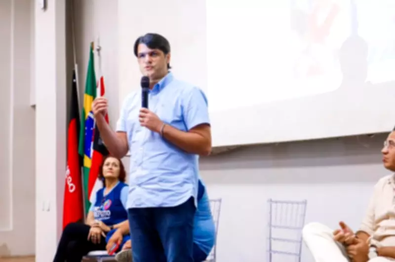 Léo Bezerra assume oficialmente a prefeitura de João Pessoa após renúncia de Cícero Lucena