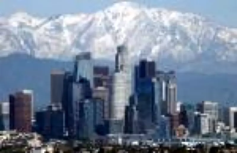 Los Angeles enfrenta queda populacional histórica: imigração em baixa e custo de vida alto preocupam economistas