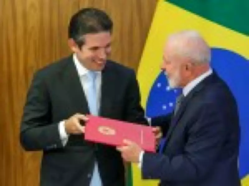 Lula envia projeto para acabar com escala 6×1 ao Congresso após reunião com Hugo Motta