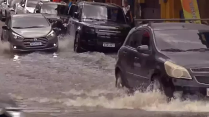 Maré alta provoca alagamentos em Belém e afeta rotina no Ver-o-Peso e Comércio