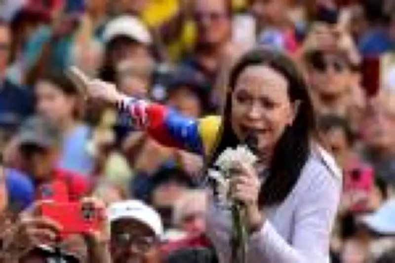 María Corina Machado exige eleições na Venezuela devido à ausência de Maduro