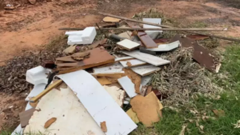 Marília sanciona lei que multa terrenos sujos e paga recompensa por denúncias ambientais