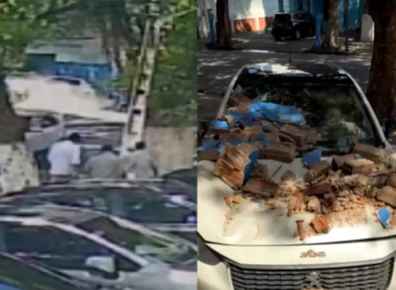 Marquise desaba e atinge carro estacionado no Centro do Recife