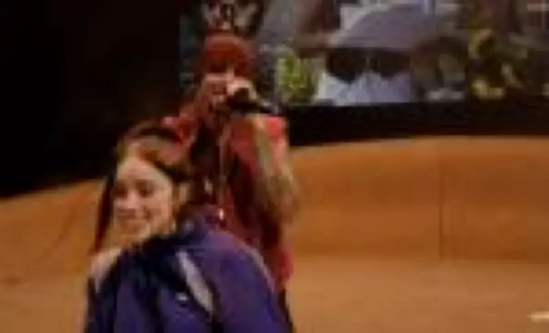 Mãe de Billie Eilish agradece Justin Bieber por gesto emocionante no Coachella