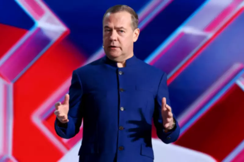 Medvedev diz que mundo vive período pré-guerra e alerta para risco nuclear