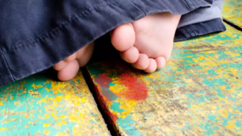 Menino de um ano morre engasgado com unha postiça da mãe na Argentina