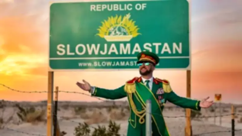 Micronação Slowjamastan: Mais de 25 mil 'cidadãos' juram lealdade a falso ditador no deserto