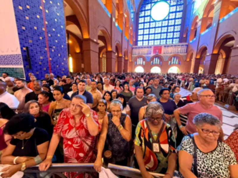 Milhares de fiéis lotam Santuário de Aparecida em celebração da Páscoa católica