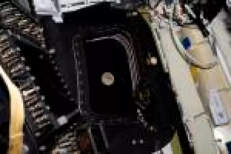 Missão Artemis II realiza sobrevoo histórico pelo lado oculto da Lua ao vivo