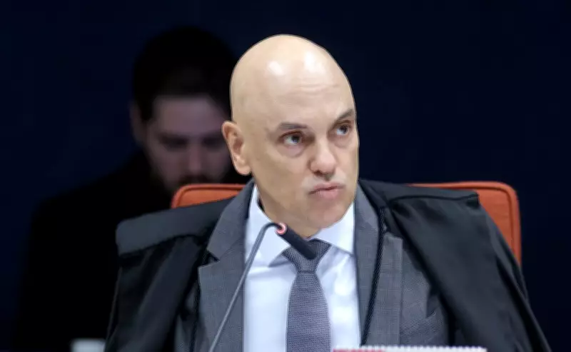 Moraes abre investigação contra Flávio Bolsonaro por calúnia contra Lula