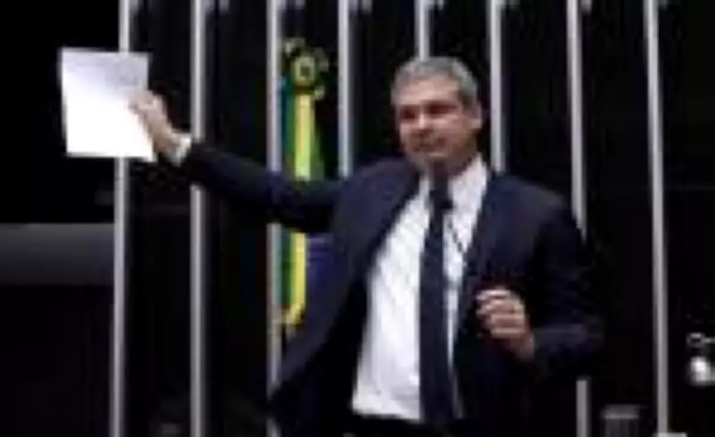 Moraes determina retirada de pedido de Lindbergh para investigar Moro do inquérito das milícias digitais