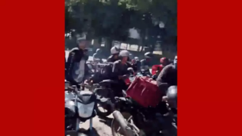 Motoboys protestam contra nova lei de entregadores por aplicativo em Cuiabá