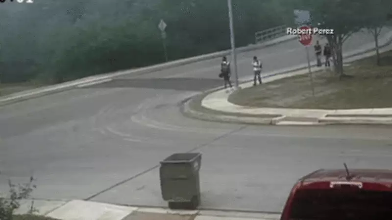 Motocicleta explode e lança piloto contra chamas em acidente grave nos EUA