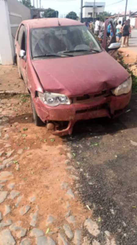 Motociclista morre em acidente grave após ser atingida por carro em Lagoa da Prata