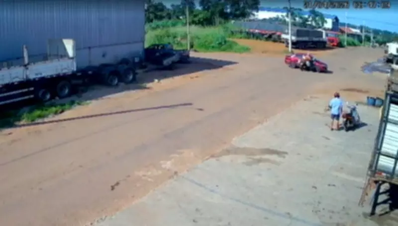 Motorista atinge entregador de gás e foge sem socorrer em acidente em Gurupi