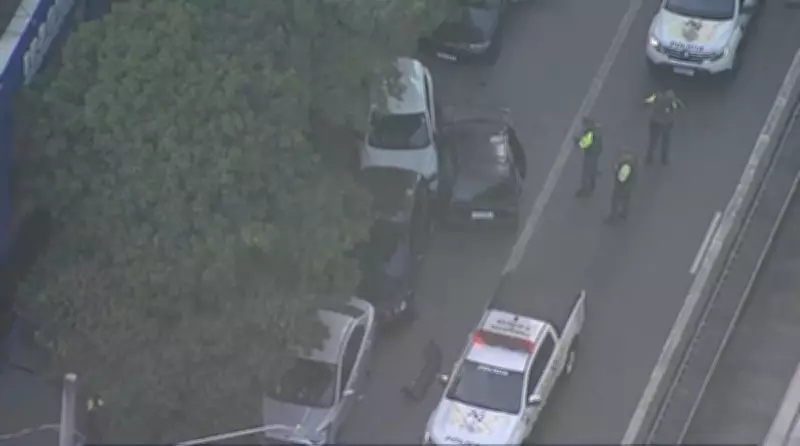 Motorista colide com seis carros estacionados e foge do local na Zona Leste de São Paulo