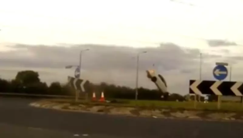 Motorista condenado após perseguição policial que terminou com carro 'voando' no Reino Unido