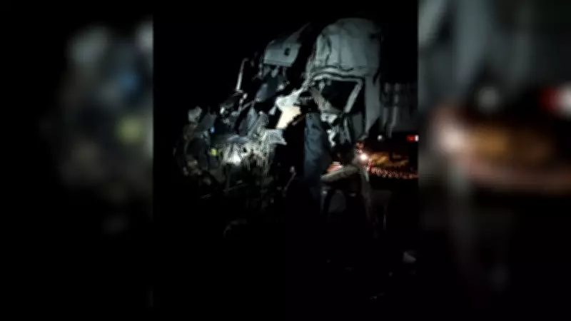 Motorista de 26 anos morre após carreta cair em buraco na BR-153 em Frutal