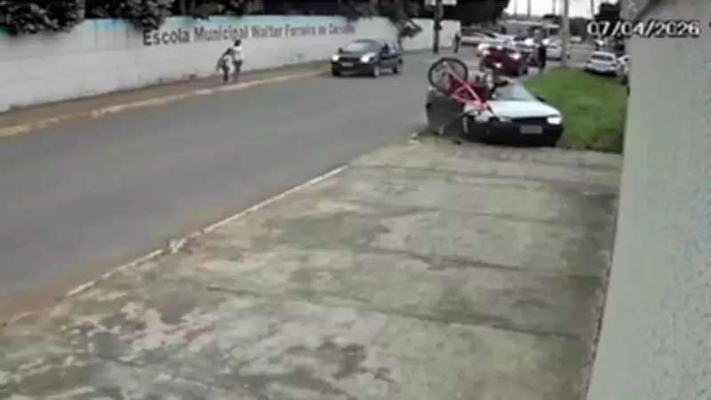Motorista sofre mal súbito, atropela ciclista e morre dentro do veículo em Goiânia