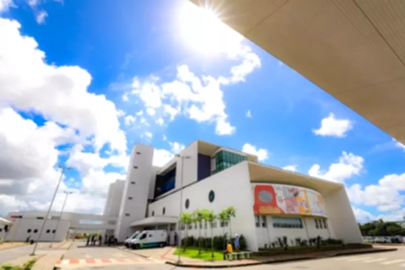 Mulher é detida por se passar por enfermeira em hospital de Maceió