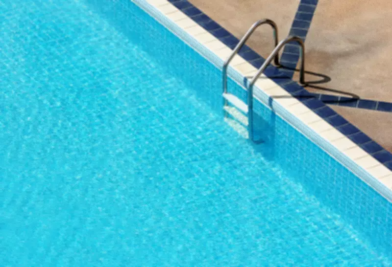 Mulher é encontrada morta em piscina de espaço de festas em São José dos Quatro Marcos