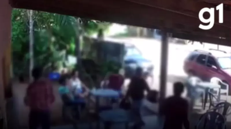 Mulher é indiciada por matar homem com golpes de capacete em bar