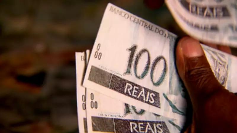 Mulheres sofrem mais com situação financeira do que homens, aponta pesquisa Datafolha