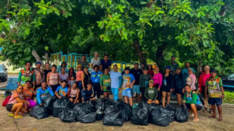 Mutirão de limpeza em Alter do Chão coleta grande volume de garrafas de vidro nas praias