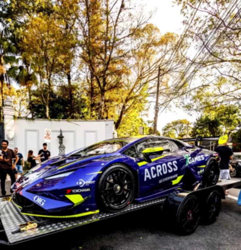 Nações Mall exibe Lamborghini Huracán Super Trofeo Evo em ação gratuita