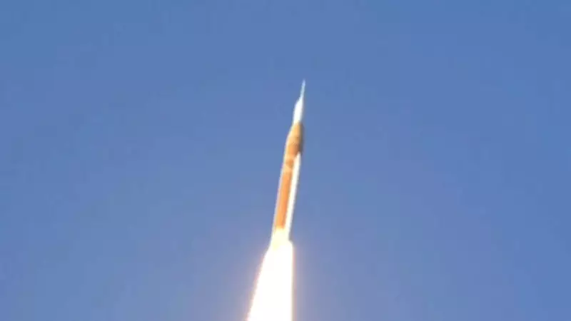 Nasa realiza lançamento histórico de foguete rumo à Lua com astronautas após 50 anos