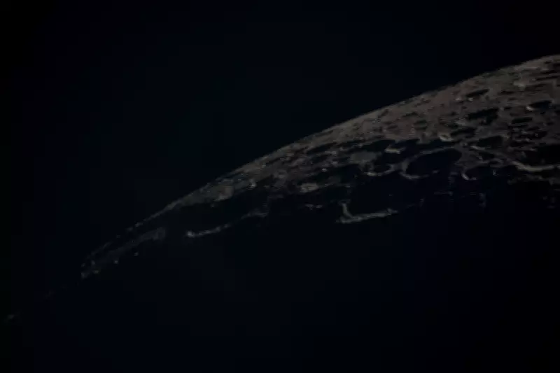 NASA revela imagens inéditas da face oculta da Lua capturadas pela missão Artemis II