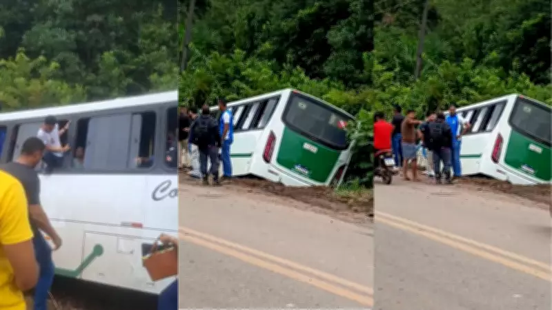 Ônibus com 40 passageiros tomba em córrego na entrada de Abaetetuba, no Pará
