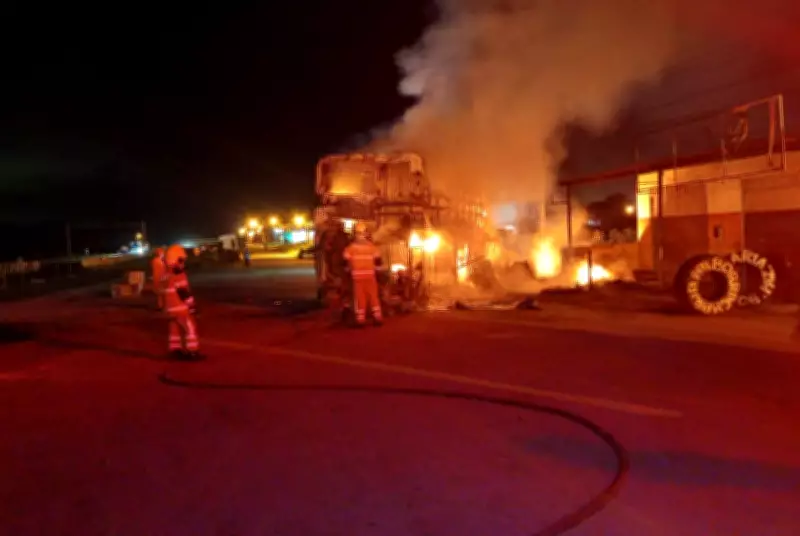 Ônibus interestadual pega fogo na BR-101 em Sergipe; passageiros evacuam sem feridos