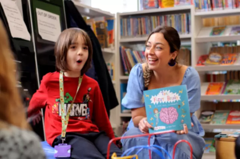 Noah, de 7 anos, e mãe lançam livro sobre autismo e TDAH: 'Uma Mente Borbulhante'