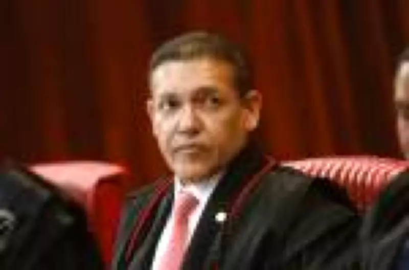 Nunes Marques é eleito presidente do TSE; André Mendonça assume vice-presidência