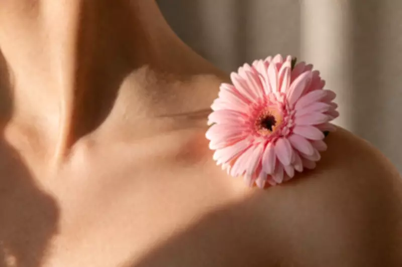 Oncologista explica como autocuidado estético complementa tratamento do câncer com segurança