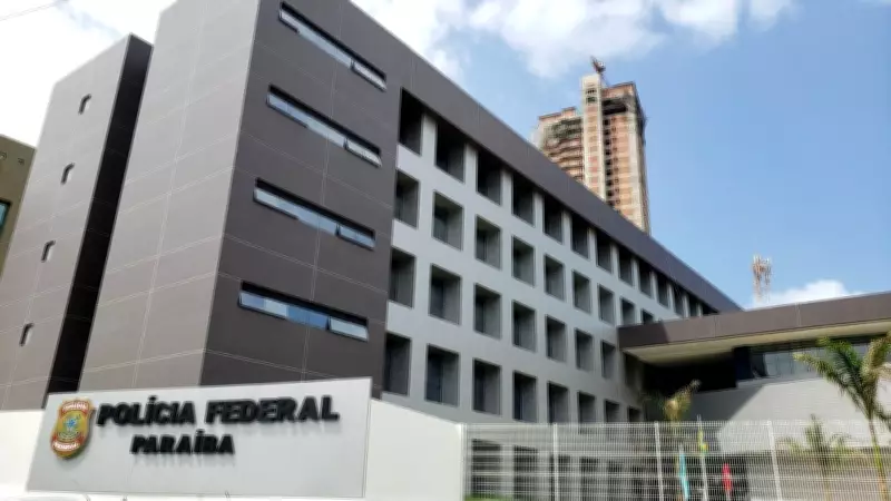 Operação Alfaias: PF investiga superfaturamento de R$ 1,9 milhão em móveis escolares na PB