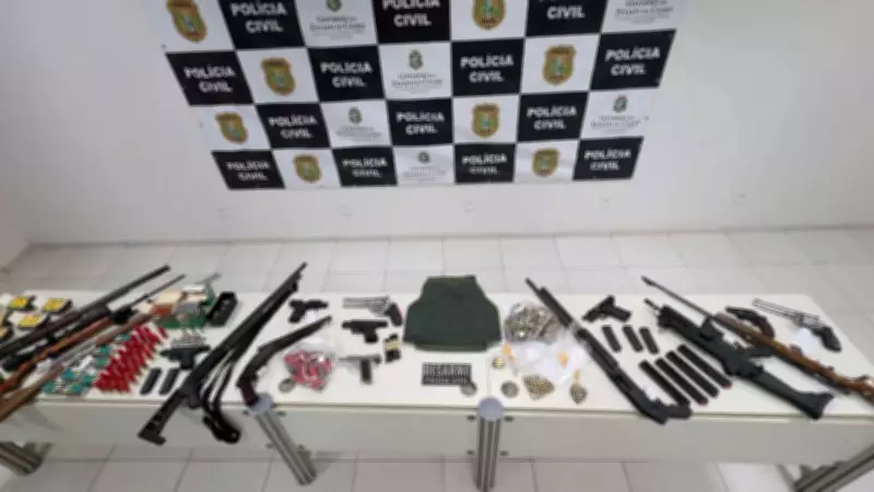 Operação Controle Bélico prende cinco homens com arsenal de 18 armas e 769 munições em Fortaleza