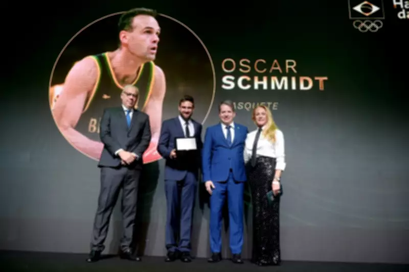 Oscar Schmidt é homenageado no Hall da Fama do COB dias antes de falecer aos 68 anos