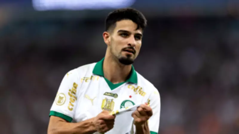 Palmeiras derrota Bragantino e segue líder isolado do Brasileirão