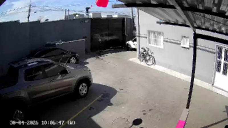 Paraquedista atinge fiação elétrica após falha do equipamento em Boituva