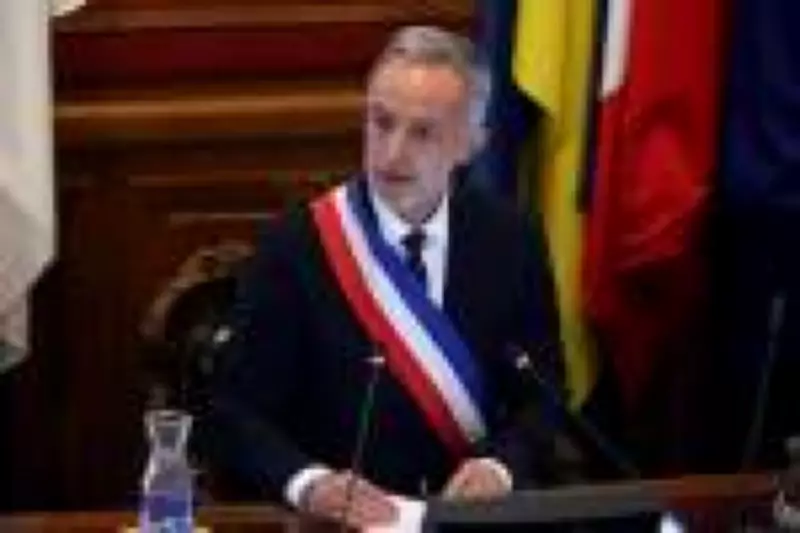 Paris afasta 31 monitores por suspeita de abuso sexual em escolas; prefeito anuncia tolerância zero